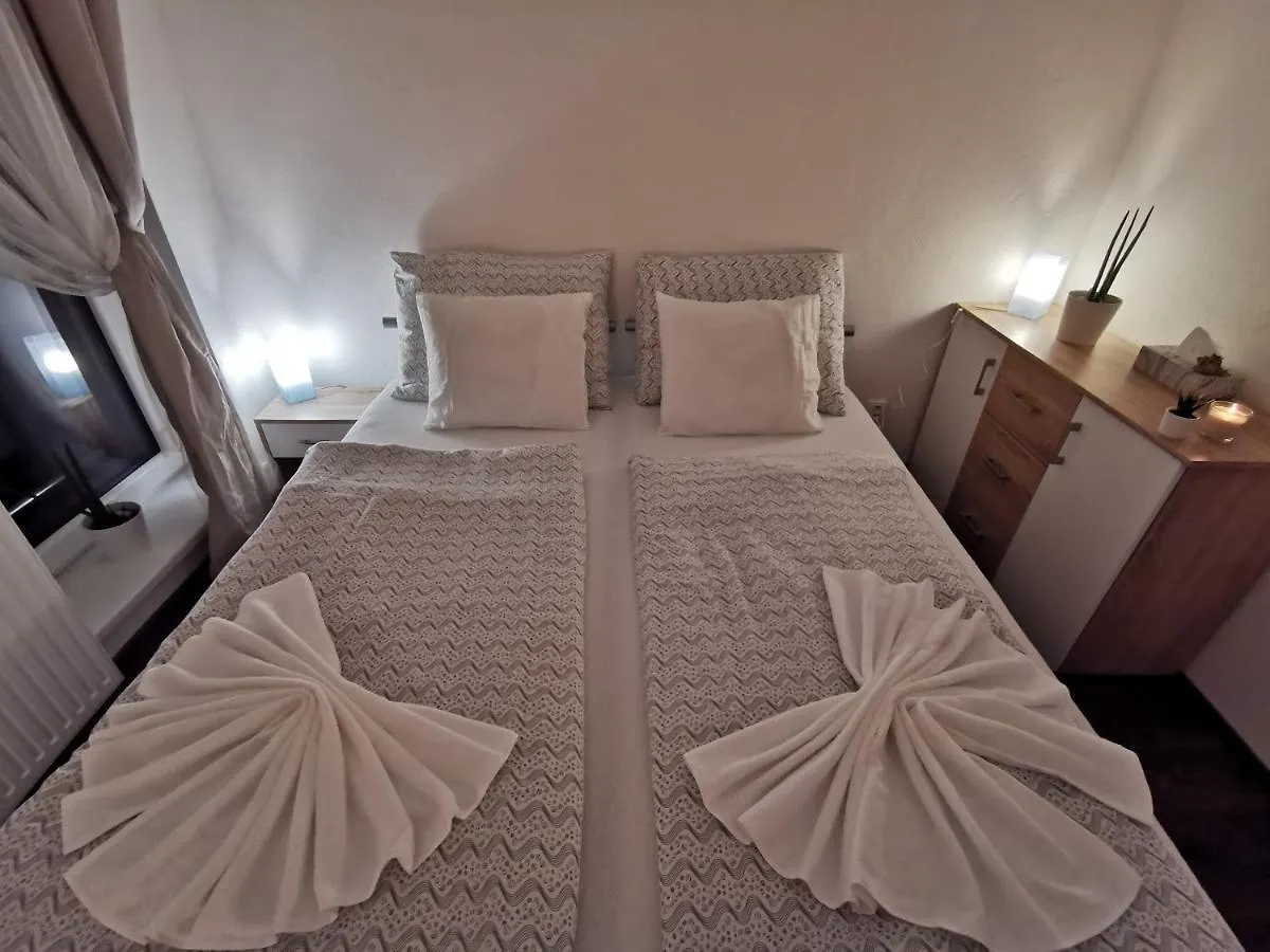 Haas Apartments Downtown With Parking Brno